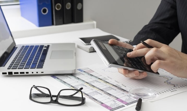 Determinación y gestión de impuestos federales y locales (IVA, ISR, IEPS, nómina, etc.)